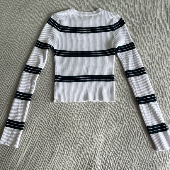 Kendall & Kylie Cropped Long Sleeve Top - XS - Picture 4 of 4